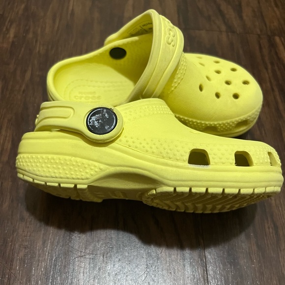 CROCS Other - Childrens crocs💛
